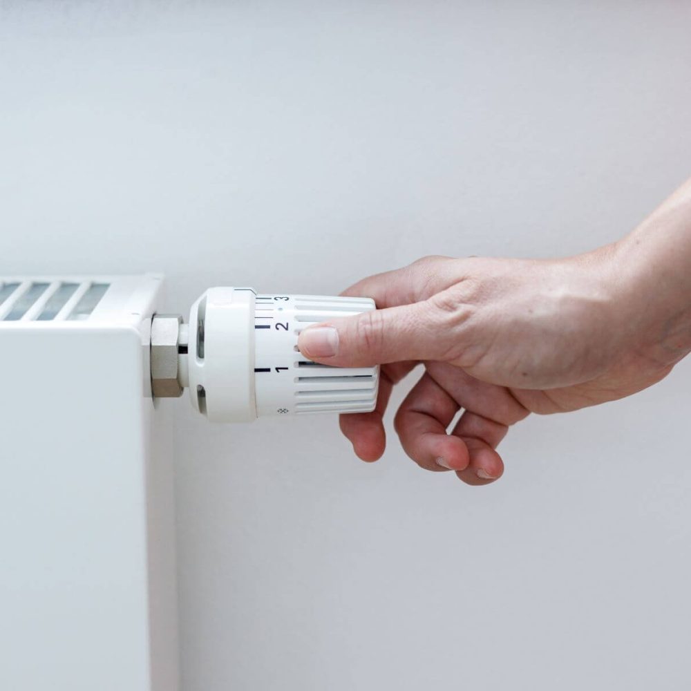 woman-s-hand-adjusting-thermostat-valve (1)